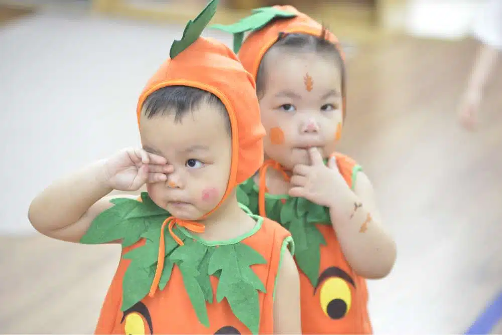 1001 câu hỏi phụ huynh hay thắc mắc khi bé đi học mẫu giáo 6 Halloween 11