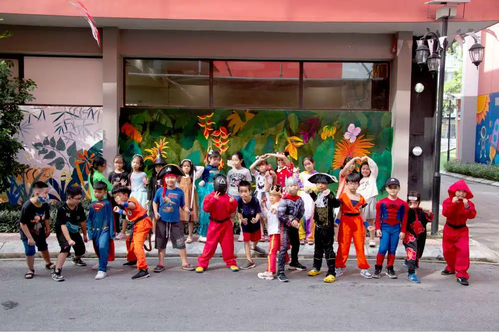 1001 câu hỏi phụ huynh hay thắc mắc khi bé đi học mẫu giáo 8 Halloween 5