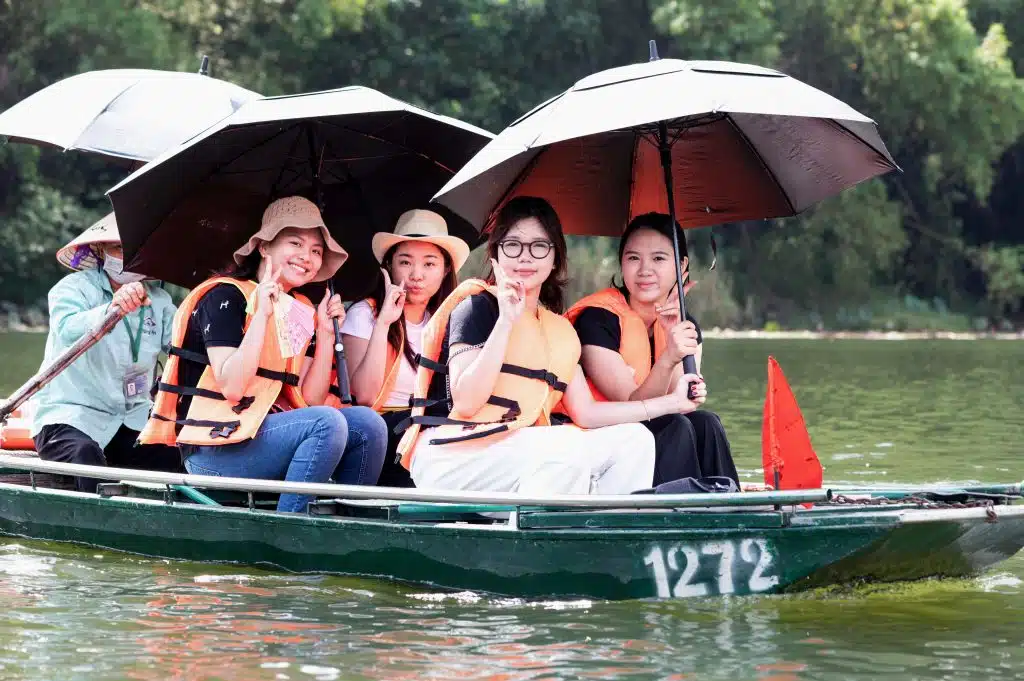 Dã ngoại khối THPT: Đi “xa” để xích lại “gần” nhau 8 CRN 2519