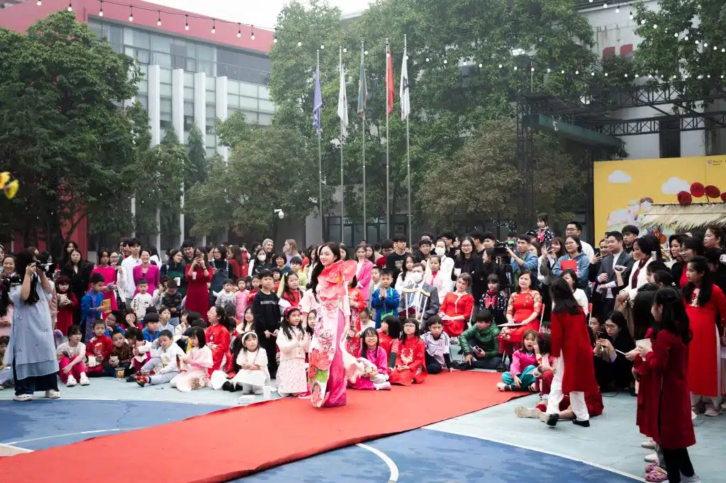 Lễ hội mùa xuân 2024: Học sinh gieo mầm yêu thương, gìn giữ bản sắc Tết 7 CRN 0041