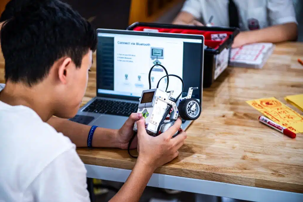 Đưa AI vào quản lí, dạy học: Sử dụng có mục đích và có trách nhiệm 6 CRN 2186