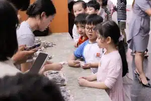 Điểm tin sự kiện tháng 12/2024 26 chinh-su-dong-long-cua-tap-the-Hanoi-Academy-da-tao-nen-mot-su-kien-cookie-day-tron-ven-dong-day-yeu-thuong-va-hy-vong