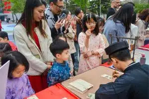 Lễ hội Mùa Xuân 2025: Sắc xuân rực rỡ tại Hanoi Academy 10 474471061 1037584941744296 6659087559432905267 n