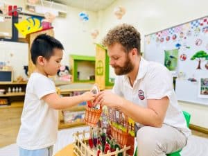 Tiết học tiếng Anh tại Hanoi Academy: Học qua trải nghiệm để trẻ tự tin khám phá thế giới 10 708489367 1445789654257154 1151646575107792376 n
