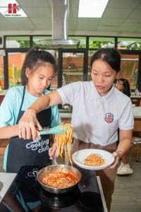 Những bài học thú vị bắt đầu từ gian bếp Hanoi Academy 19 CRN 4998