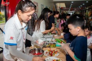 Learning Through Experience: Phiên chợ giải nhiệt mùa hè giúp trẻ phát triển kỹ năng sống tại NextGen Summer Camp 8 CRN 5596