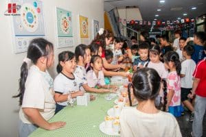 Learning Through Experience: Phiên chợ giải nhiệt mùa hè giúp trẻ phát triển kỹ năng sống tại NextGen Summer Camp 12 CRN 5628