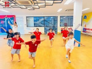 Tiền Tiểu học: Bước đệm vững vàng để trẻ tự tin vào Lớp 1 12 791074278 1073079225263936 3604762855815612915 n