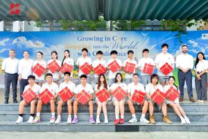 Hanoi Academy gửi tặng món quà ý nghĩa đến học sinh Khối 12 14 844445025 1613608173557861 418857896679095432 n