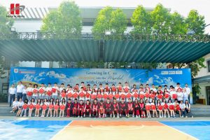 Hanoi Academy gửi tặng món quà ý nghĩa đến học sinh Khối 12 9 844671120 2149866805924115 5965052354880047902 n