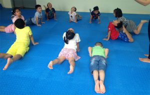 Hanoi Academy nhập môn Yoga hè 2016
