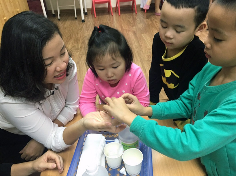 Hoc KNS cho tre nho 4 Trang bị kĩ năng sống với trẻ nhỏ không bao giờ là quá sớm!