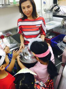 Giờ học Tiếng Anh thực tế tại tiệm bánh Hanoi Academy Bakery
