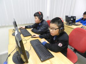 Học sinh trường Tiểu học Hanoi Academy quyết tâm đạt điểm cao trong kì thi Olympic Tiếng Anh trên Internet cấp trường năm học 2016-2017