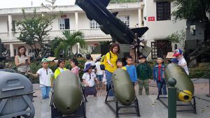 Chuyến dã ngoại thú vị của bé mầm non tại Bảo tàng lịch sử quân sự Việt Nam