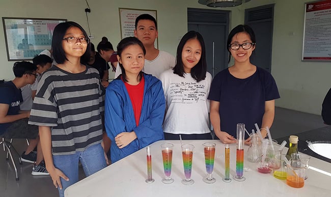 Cùng học sinh Hanoi Academy khám phá sự thú vị của khoa học