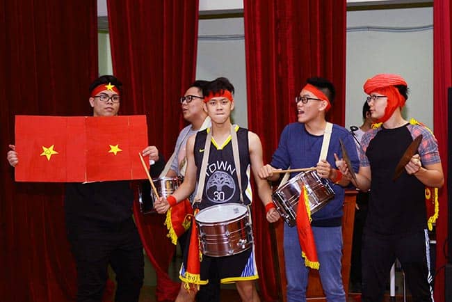 Hàng trăm học sinh Hanoi Academy hòa chung niềm vui chiến thắng cùng U23 Việt Nam