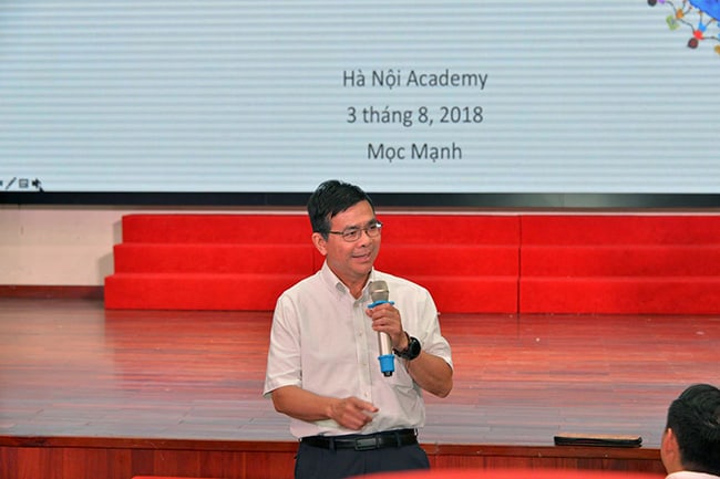 Giáo viên Hanoi Academy tập huấn cùng GS. Lê Xuân Hy