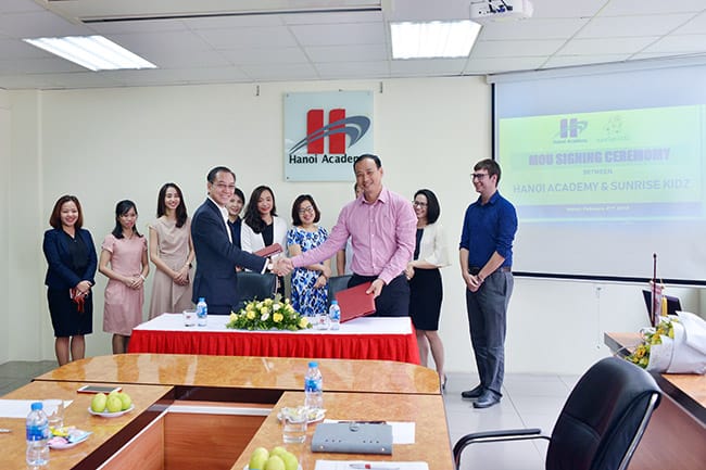Hanoi Academy kí kết biên bản hợp tác về giáo dục với Hệ thống trường Mầm non Sunrise Kidz