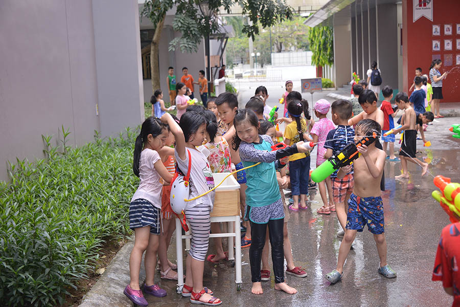 Lễ hội té nước &#8211; lễ hội độc đáo của trường Tiểu học Hanoi Academy