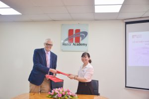 Lễ kí kết hợp tác giữa Hanoi Academy và trường đại học Anh quốc Việt Nam