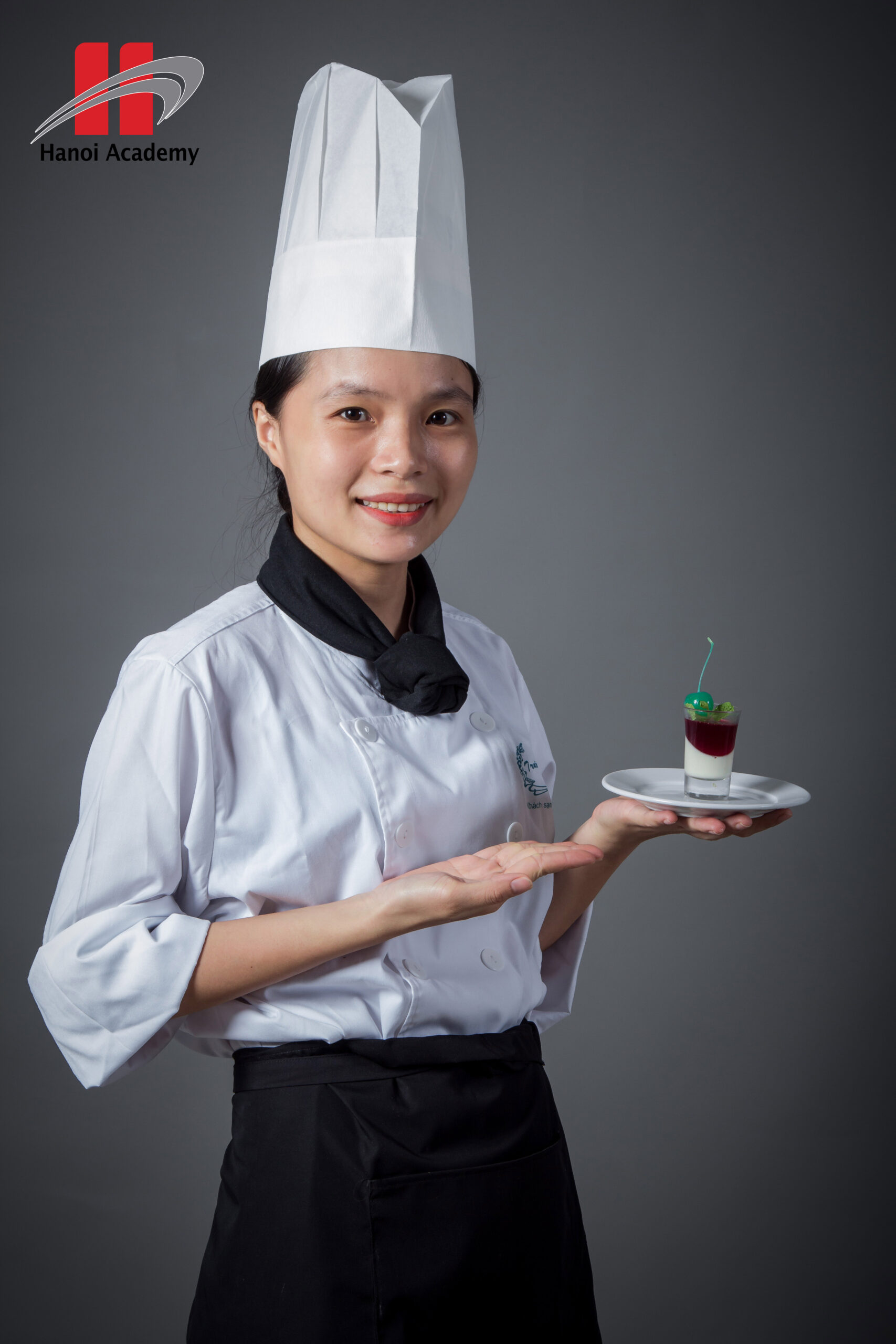 Tập làm bánh trung thu với những đầu bếp nhí của Hanoi Academy