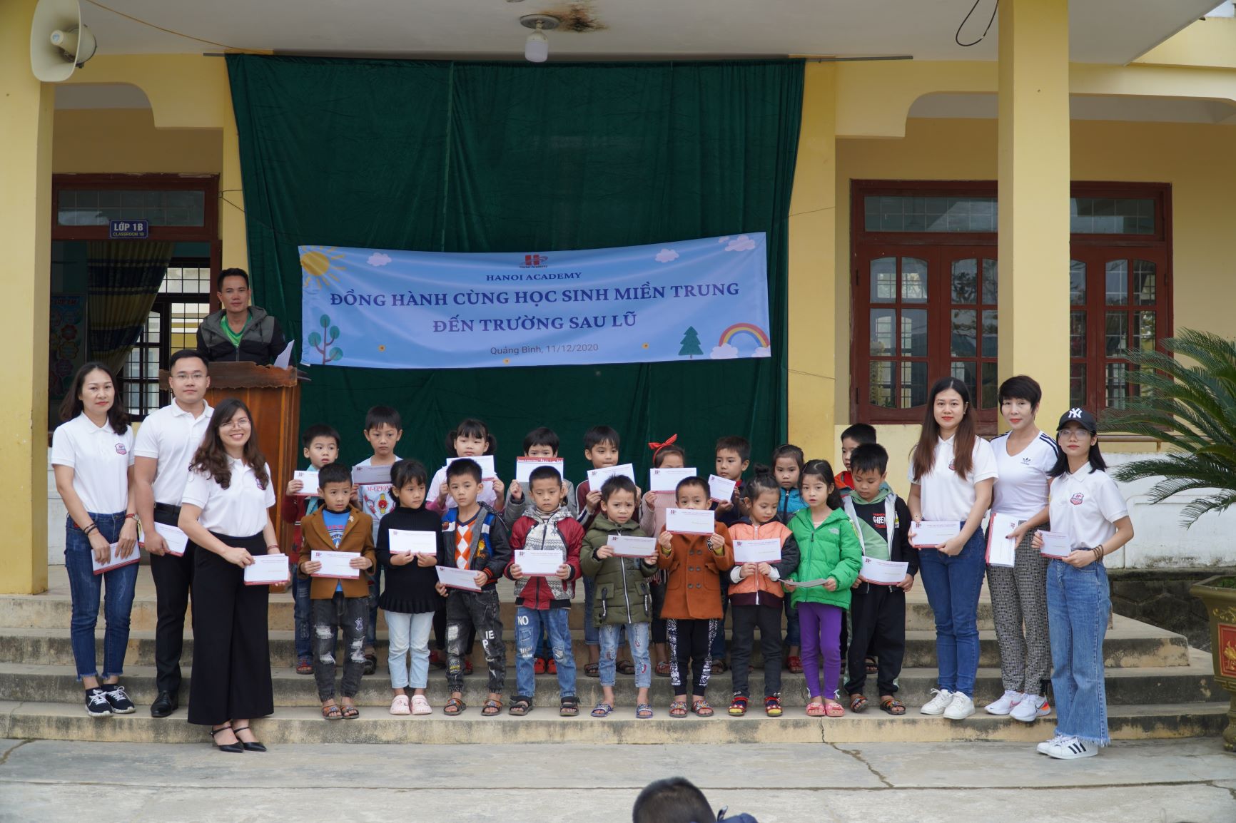 Chuyến đi từ thiện đến Quảng Bình đong đầy yêu thương của Hanoi Academy