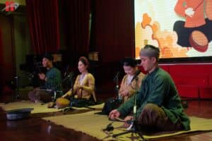 Giáo dục Di sản - Hát Xẩm tại Hanoi Academy: Hành trình truyền cảm hứng văn hóa cho học sinh 10 591720938 1292949599541161 1932630877608584732 n
