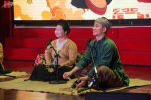 Giáo dục Di sản - Hát Xẩm tại Hanoi Academy: Hành trình truyền cảm hứng văn hóa cho học sinh 13 592346558 1292949596207828 3217479060813254928 n