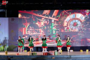 Color of Christmas: Mùa Giáng sinh ấm áp tại Hanoi Academy 23 CNT 5431