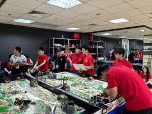 Robotacon FFL 2026: Hanoi Academy tiếp tục đại diện Việt Nam trên đấu trường Quốc tế 14 659832588 1395121562657297 2742793386789225205 n