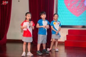 Hùng biện tiếng Anh Tiểu học: Khép lại vòng sơ khảo đầy ấn tượng 17 662360166 1401229308713189 4572327213334892256 n