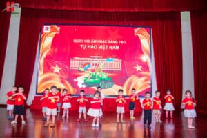 Ngày hội Âm nhạc Sáng tạo “Tự hào Việt Nam” tại Hanoi Academy: Gieo mầm cảm xúc từ những giai điệu đầu đời 10 678967358 1671939071603854 4047690234870606068 n