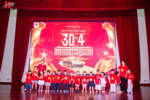 Ngày hội Âm nhạc Sáng tạo “Tự hào Việt Nam” tại Hanoi Academy: Gieo mầm cảm xúc từ những giai điệu đầu đời 11 679633385 1671938114937283 1399973449747468627 n